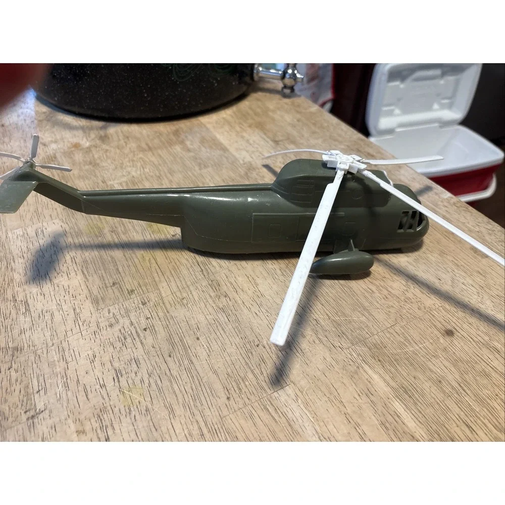 PROCESSED PLASTICS TIM MEE US ARMY HELICOPTER #7590 w/ WHITE BLADES 13
